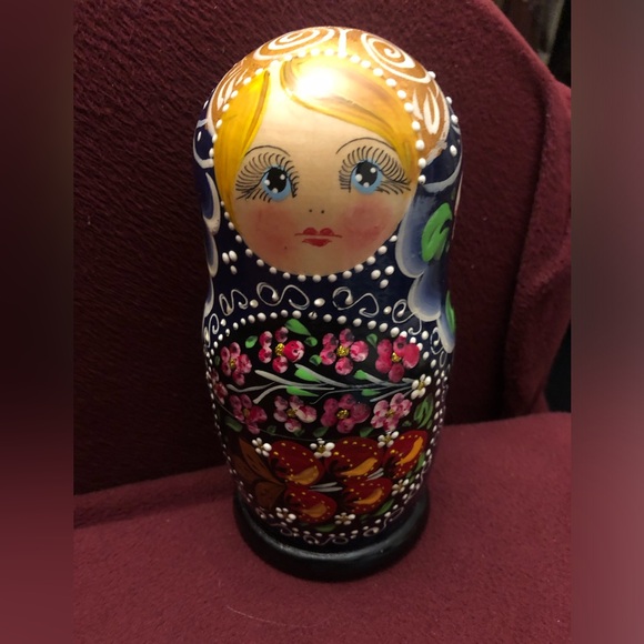 Russian Stacking Toy Nesting Dolls 5pc - Picture 6 of 9